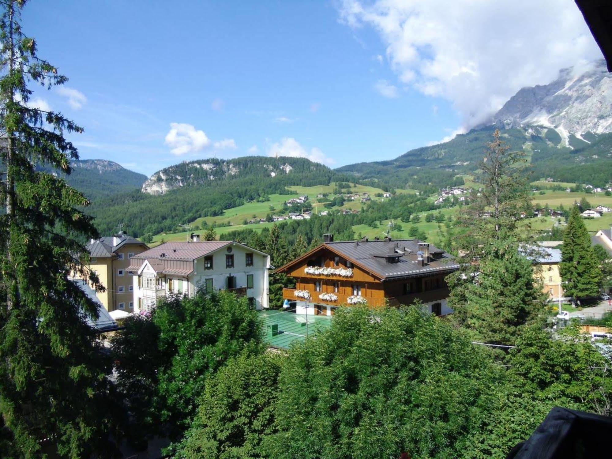 Hotel Majoni Cortina dʼAmpezzo Esterno foto